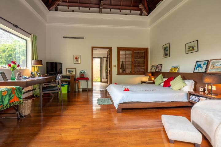 Villa de prestige 3 chambres sur vaste terrain à vendre à Bel Ombre
