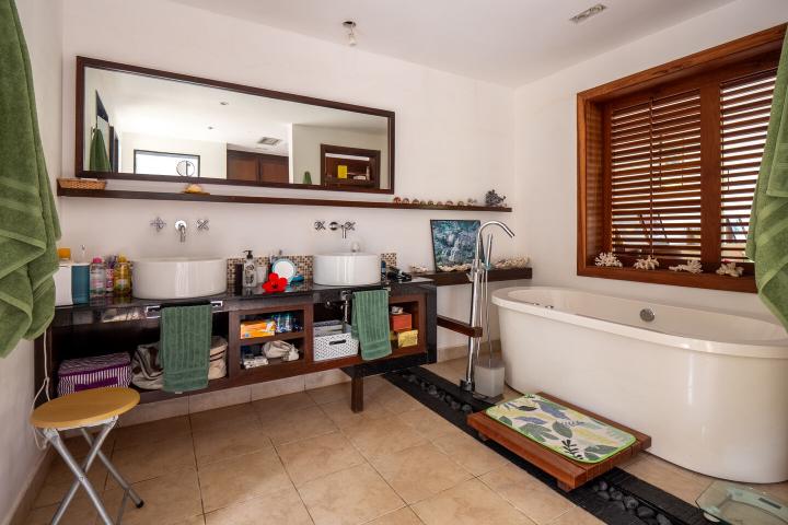 Villa de prestige 3 chambres sur vaste terrain à vendre à Bel Ombre