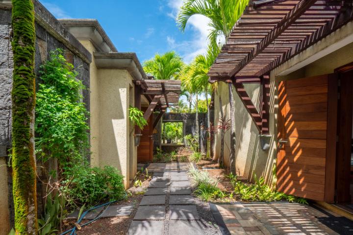 Villa de prestige 3 chambres sur vaste terrain à vendre à Bel Ombre