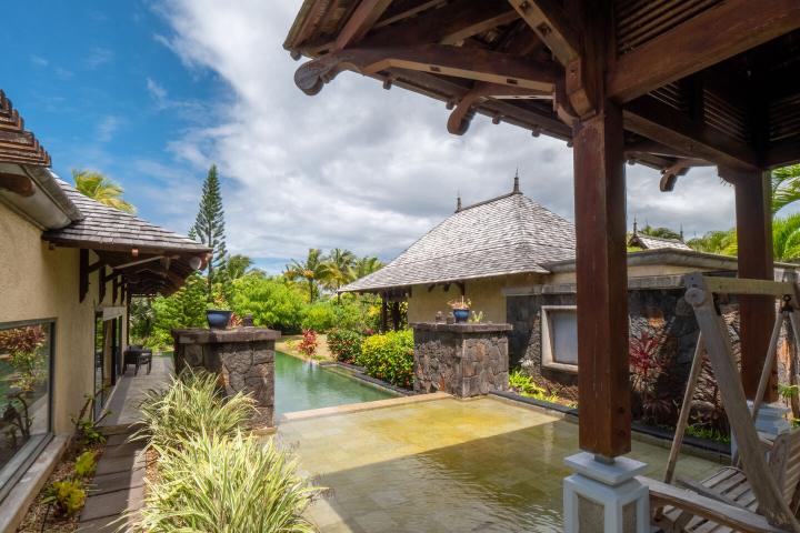 Villa de prestige 3 chambres sur vaste terrain à vendre à Bel Ombre