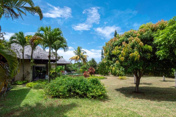 Villa de prestige 3 chambres sur vaste terrain à vendre à Bel Ombre