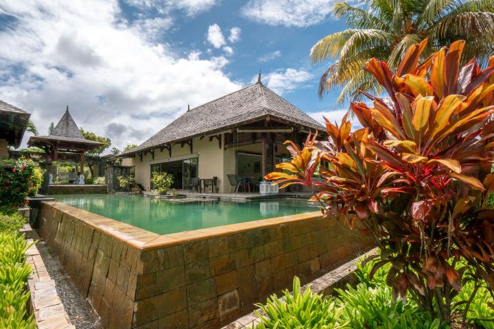 Villa de prestige 3 chambres sur vaste terrain à vendre à Bel Ombre