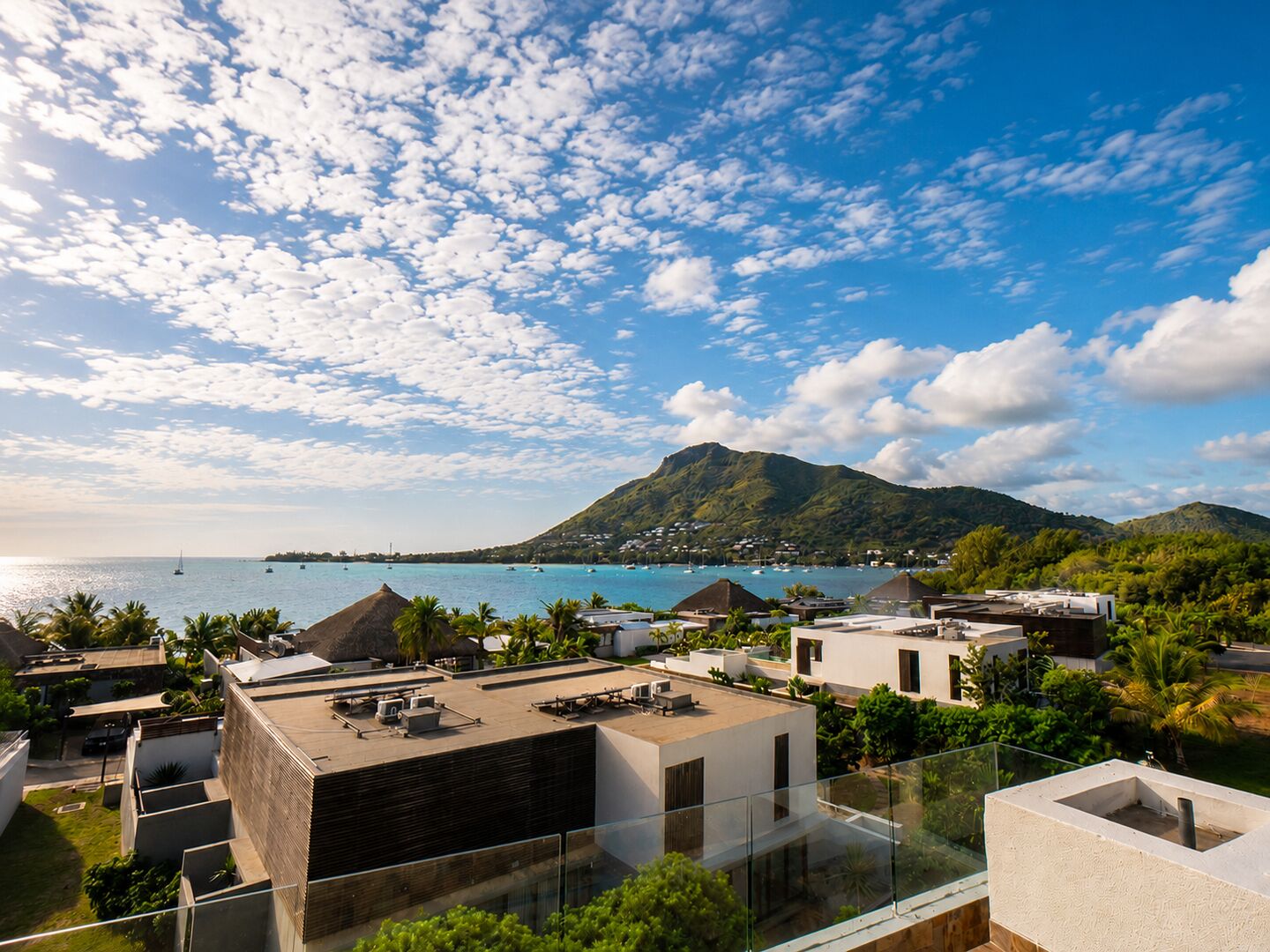 Penthouse 4 chambres en bord de mer à Rivière Noire avec piscine privée