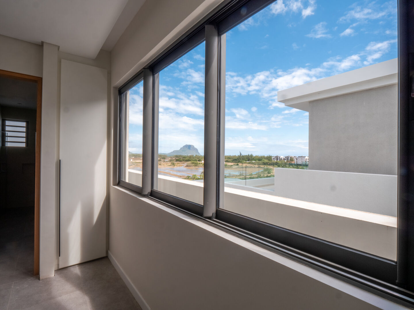 Penthouse 4 chambres en bord de mer à Rivière Noire avec piscine privée