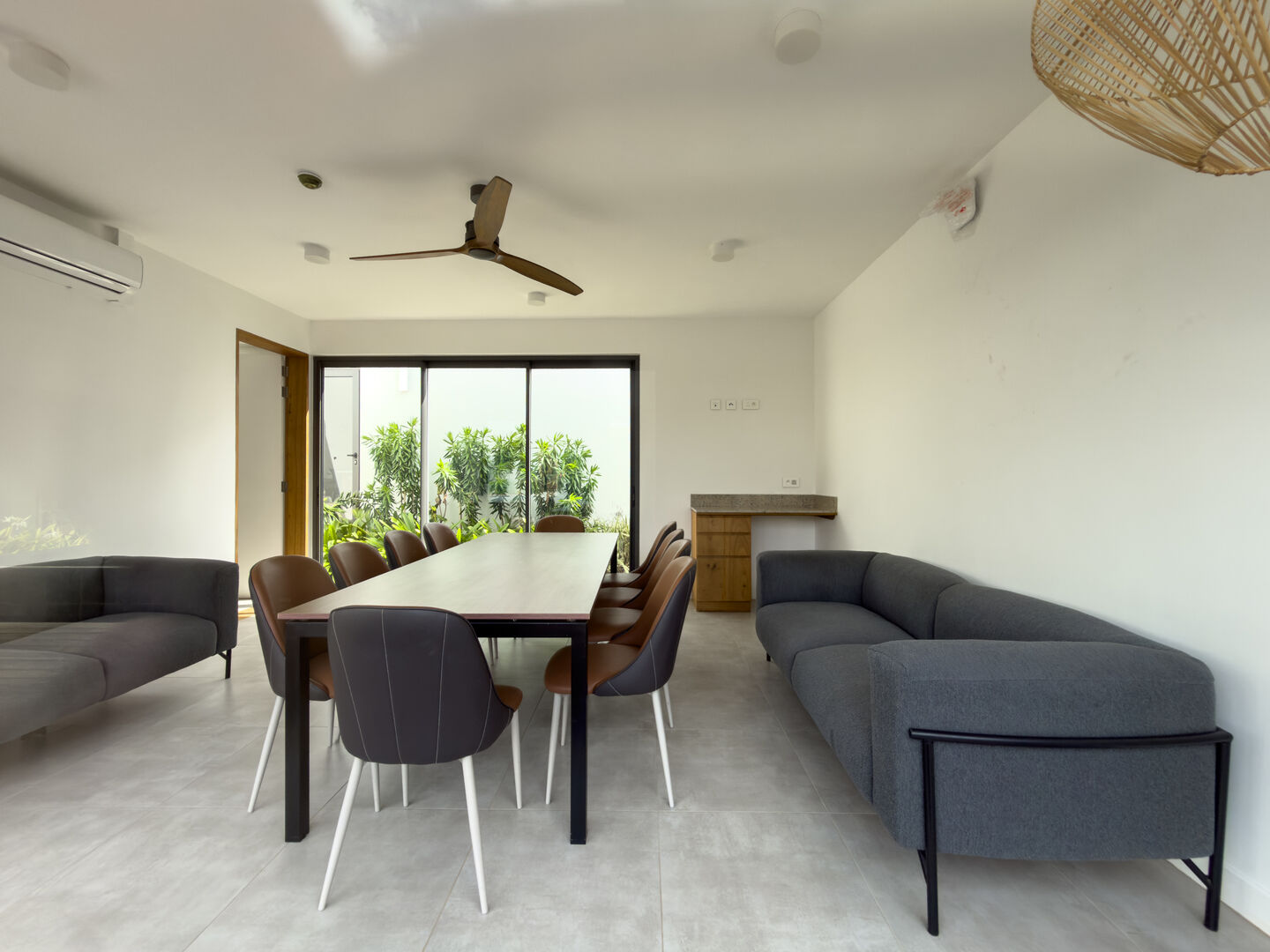 Penthouse 4 chambres en bord de mer à Rivière Noire avec piscine privée