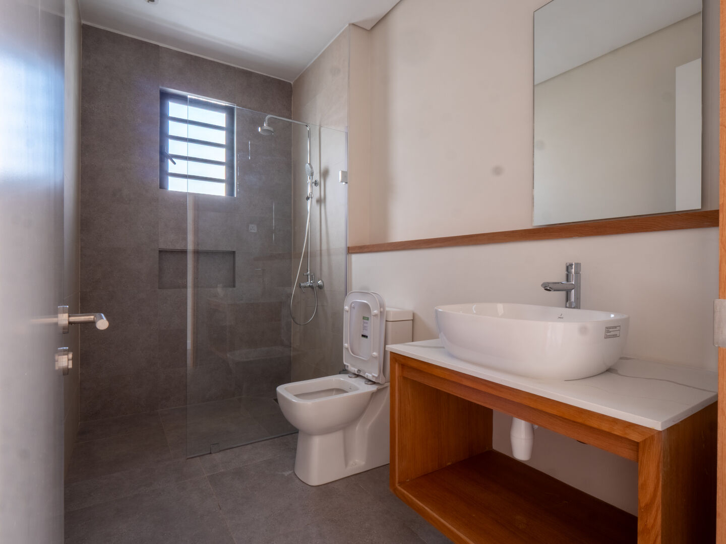 Penthouse 4 chambres en bord de mer à Rivière Noire avec piscine privée