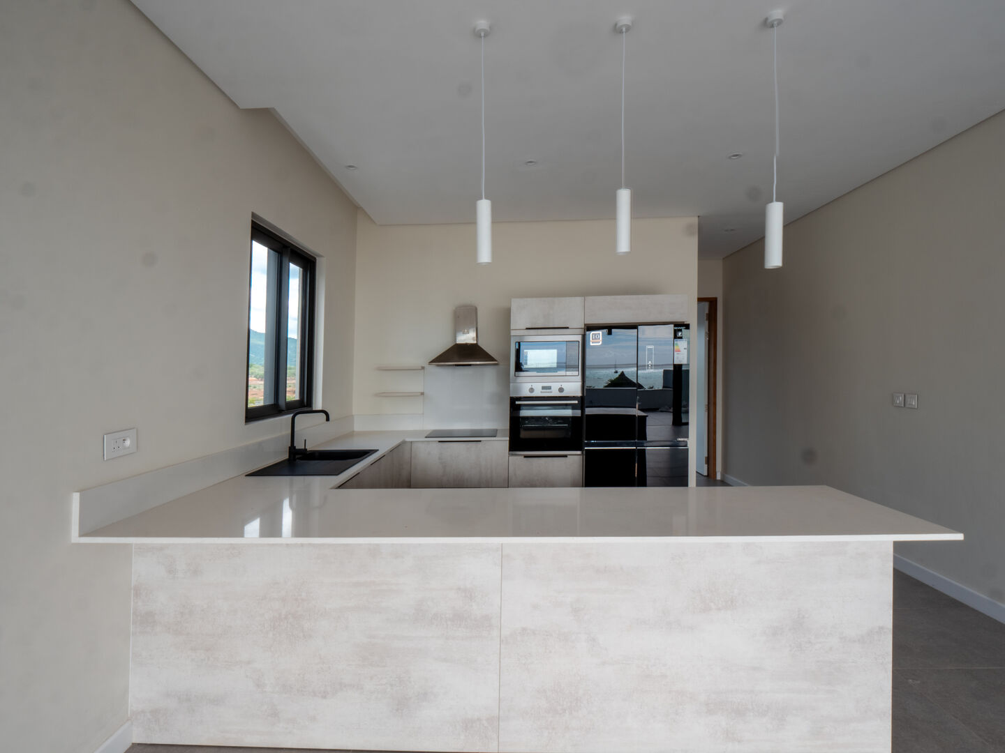 Penthouse 4 chambres en bord de mer à Rivière Noire avec piscine privée