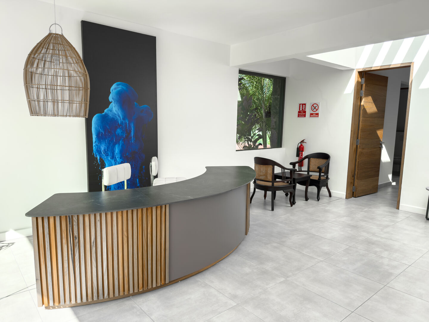 Penthouse 4 chambres en bord de mer à Rivière Noire avec piscine privée