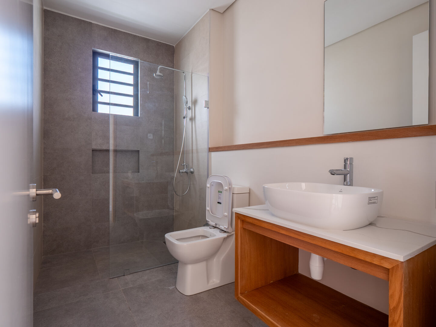 Penthouse 4 chambres en bord de mer à Rivière Noire avec piscine privée