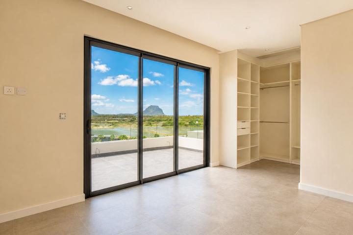 Penthouse 4 chambres en bord de mer à vendre à Rivière Noire avec piscine privée