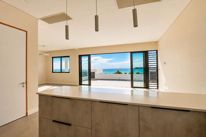Penthouse 4 chambres en bord de mer à vendre à Rivière Noire avec piscine privée