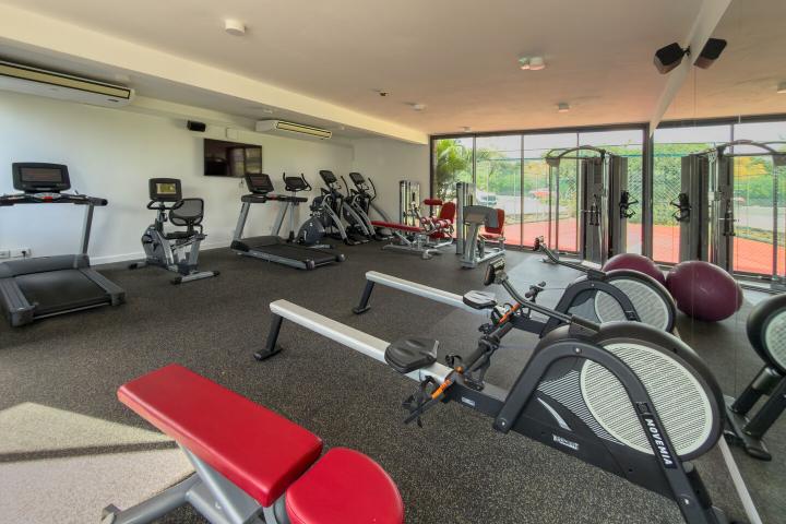 Penthouse 4 chambres en bord de mer à vendre à Rivière Noire avec piscine privée