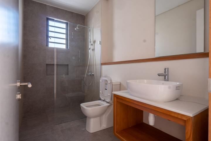 Penthouse 4 chambres en bord de mer à vendre à Rivière Noire avec piscine privée