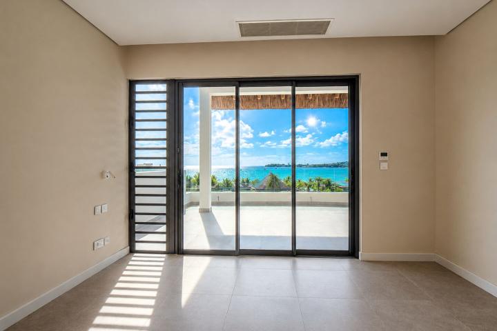 Penthouse 4 chambres en bord de mer à vendre à Rivière Noire avec piscine privée