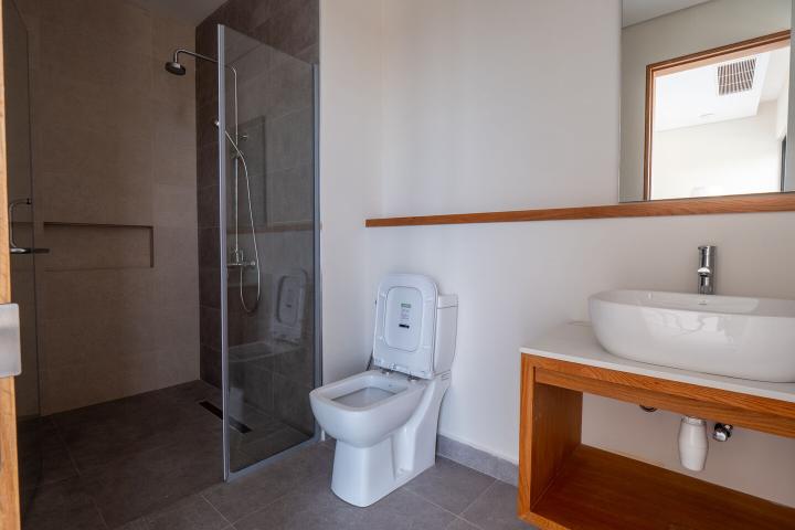 Penthouse 4 chambres en bord de mer à vendre à Rivière Noire avec piscine privée