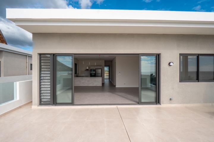 Penthouse 4 chambres en bord de mer à vendre à Rivière Noire avec piscine privée