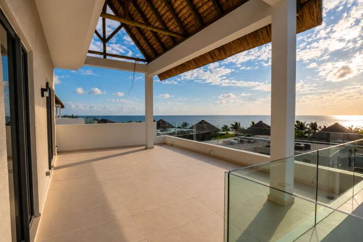 Penthouse 4 chambres en bord de mer à vendre à Rivière Noire avec piscine privée