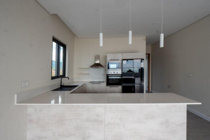 Penthouse 4 chambres en bord de mer à vendre à Rivière Noire avec piscine privée