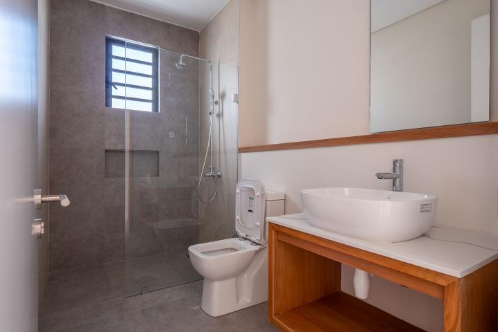 Penthouse 4 chambres en bord de mer à vendre à Rivière Noire avec piscine privée