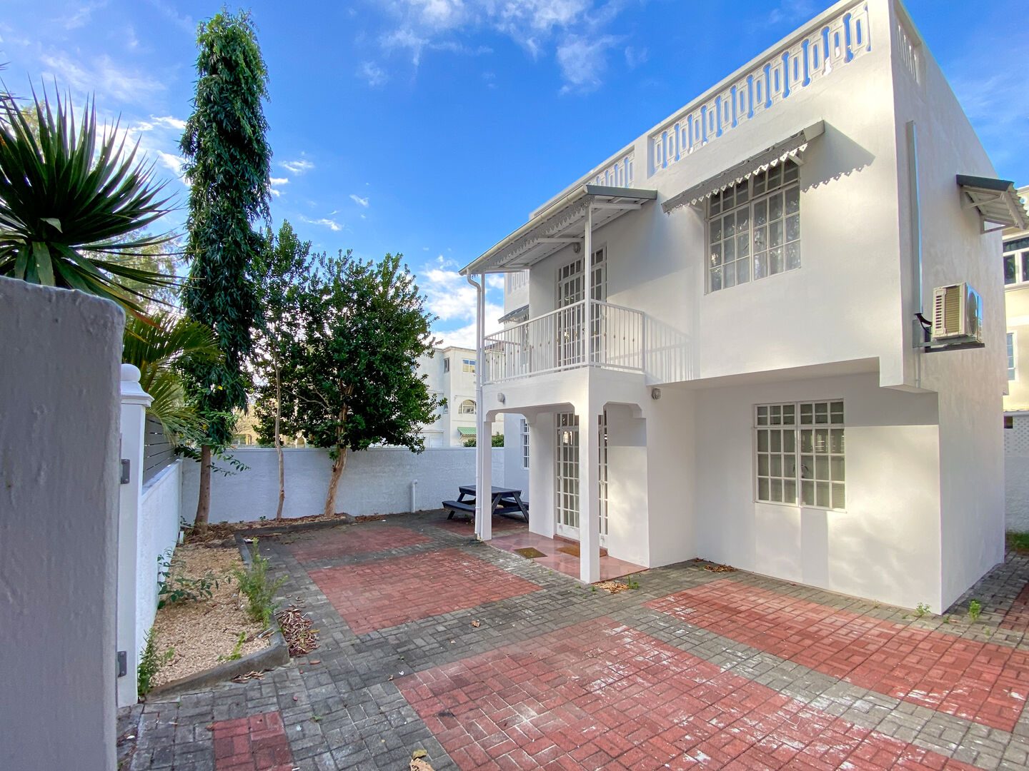 Exclusive – Furnished beachfront house for rent in Flic en Flac