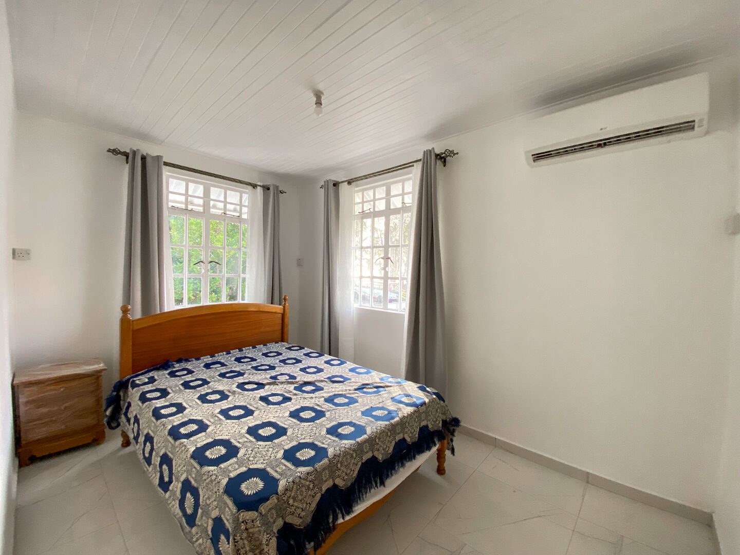Exclusive – Furnished beachfront house for rent in Flic en Flac