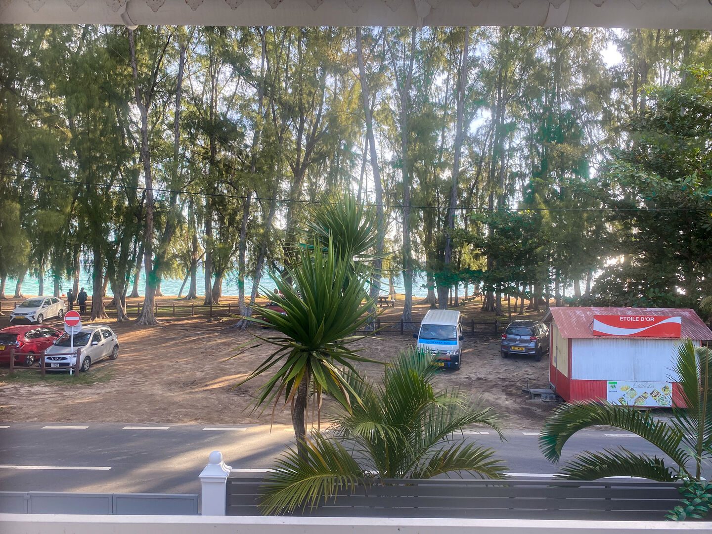 Exclusive – Furnished beachfront house for rent in Flic en Flac