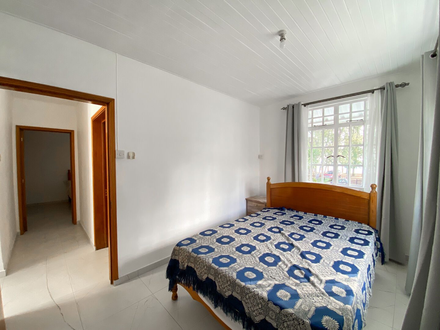 Exclusive – Furnished beachfront house for rent in Flic en Flac