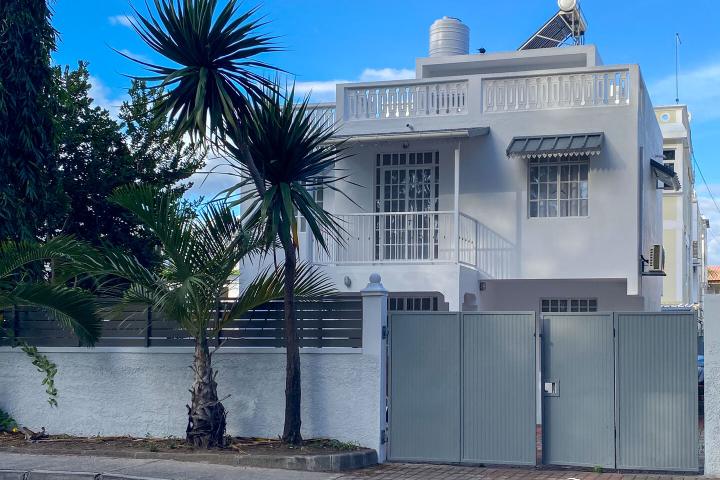 Exclusivité – Maison meublée face à la plage à louer à Flic en Flac