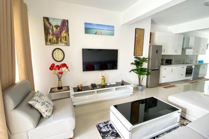 Modern 3-bedroom apartment for rent in the heart of Pereybere